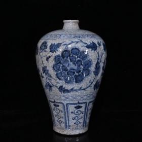 元代青花开片缠枝牡丹梅瓶（34.5×22cm）
