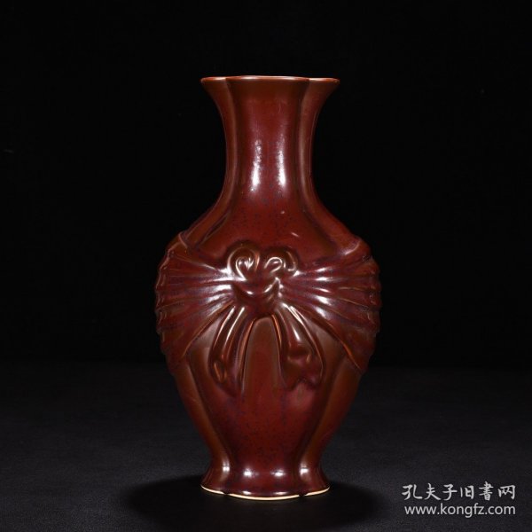 清乾隆紫金釉绶带包袱瓶 高27厘米 宽15厘米