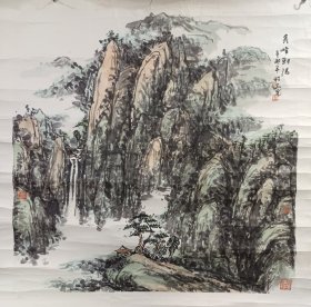 名人书画 杭州 程家宽 祖籍 徽州 歙县 杭州市美协会员 杭州农工民主党 秘书长 山水 秀峰朝阳 66*68cm 祖籍 徽州 歙县 敦仁里村，杭州美协会员 杭州农工民主党秘书长，杭州徽州学研究会副会长。其祖父程君瑞，早年在杭经营祖业元泰布庄。杭徽公路开通后君瑞集资成立歙昱汽車公司，承租客运，后任经理。