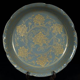 宋汝窑描金绘莲花纹花口盘，高6直径30cm