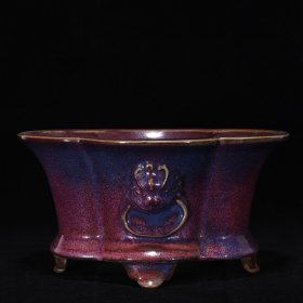 钧瓷海棠红兽头炉，高13厘米，直径25厘米.