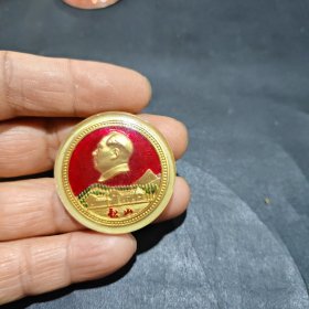 毛主席像章，塑料，手工上色，韶山，彩色，品相如图