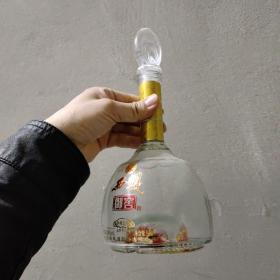 西凤御窖酒瓶