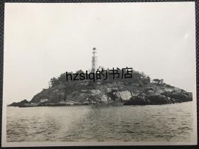 民国青岛前海小青岛和岛上灯塔等景象，老照片影响清晰、品质颇佳