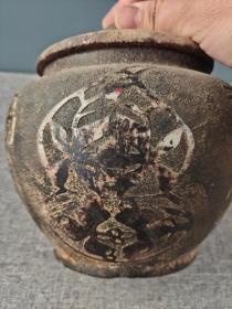 旧藏：汉白玉福字罐
规格：高15宽14cm
重量：2089克
简介：汉白玉福字罐，纯手工制作，制作精细，包浆自然，器型独特，品相完整