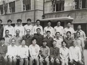 1982年北京内燃机总厂内燃机学院教师合影留念