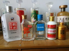 酒瓶。小酒版酒瓶五个合售。包括衡水老白干，小郎酒，江小白，茅台镇小瓶酒，贵州印象•黔景。（非钱币，烟标，邮票，连环画）