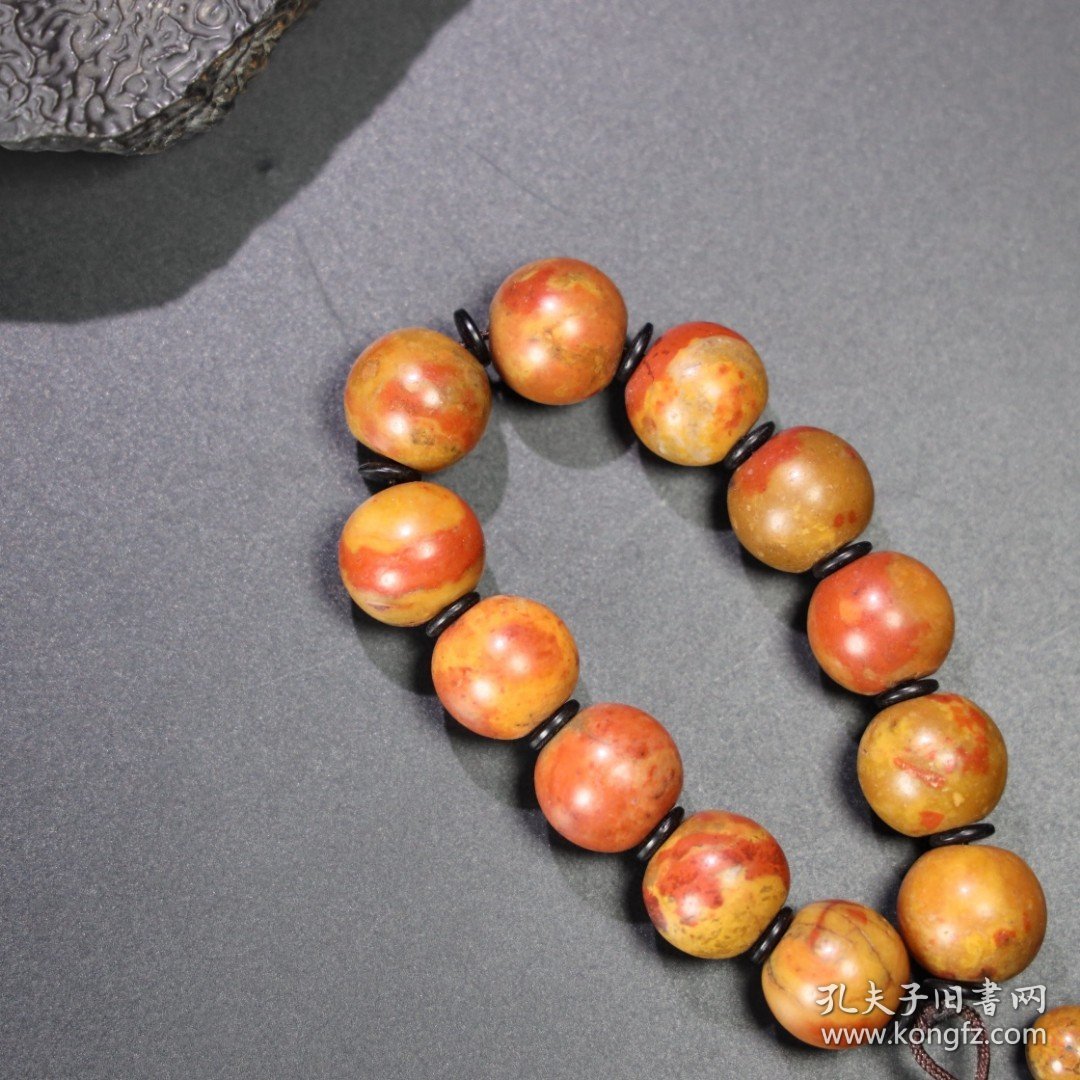 旧藏 战国红手串，包浆老道，，尺寸 直径 1.8厘米，总重 98.5克！