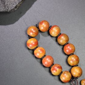 旧藏 战国红手串,包浆老道,,尺寸 直径 1.8厘米,总重 98.5克!