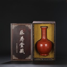 旧藏 清 乾隆霁红釉银口弦纹大瓶 尺寸：高38公分 口径9公分 肚径21公分