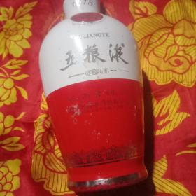 五粮液空酒瓶收藏。