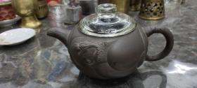 【印心堂古玩】今天老人送来一个八十年代的蛟龙出水老紫砂壶，壶好，只可惜配的一个玻璃盖，能正常使用，特价出！