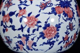 清乾隆年青花釉雕蝶恋花纹如意尊28*23m