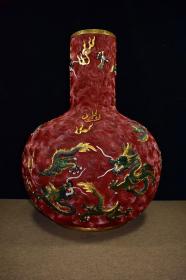 剔红描彩漆器九龙天球瓶一支
尺寸高60厘米，直径45厘米
重6.85公斤