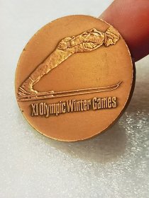 第十一届日本札幌冬季奥林匹克运动会纪念章
