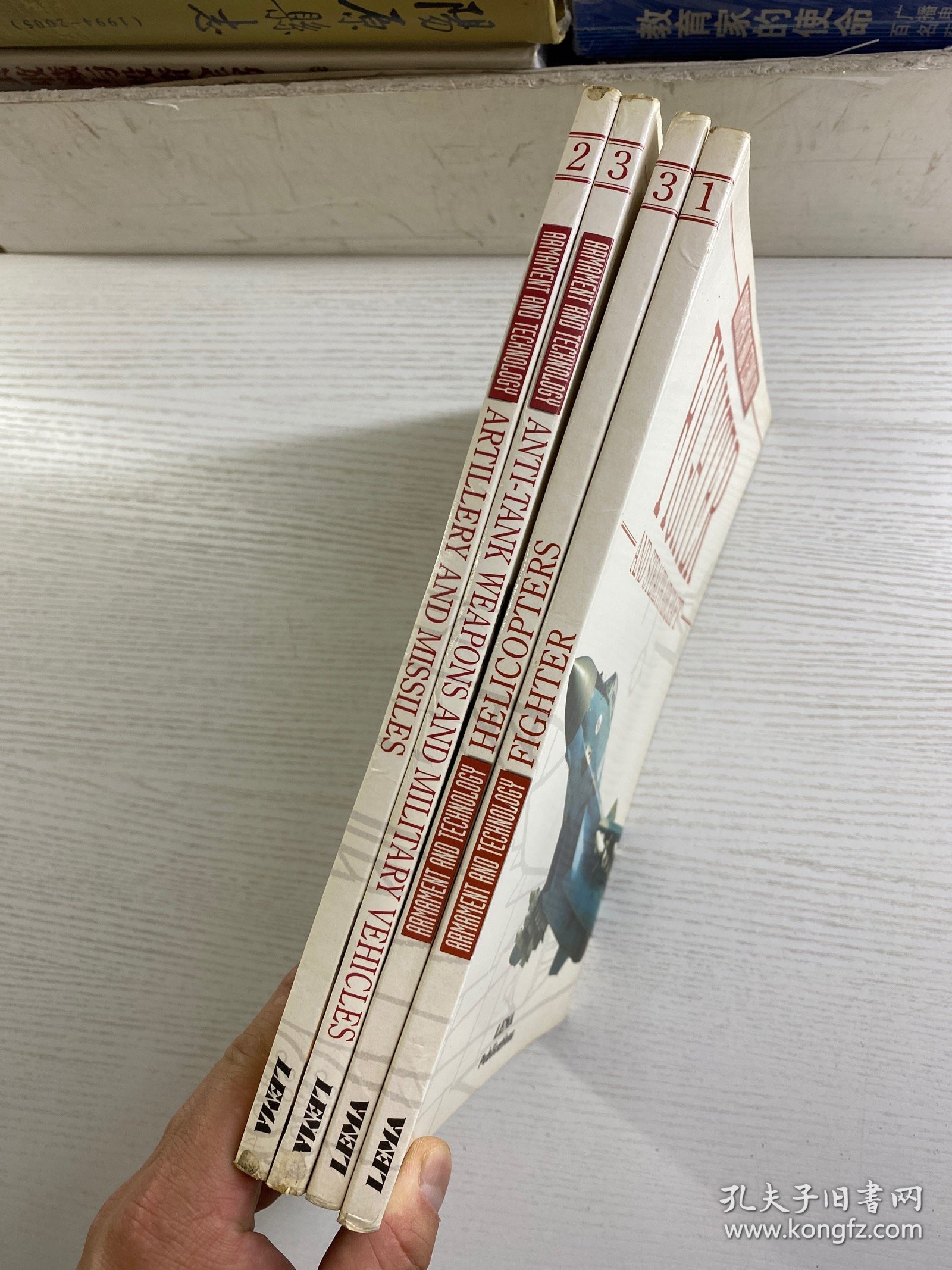 Armament and Technology：Helicopters、Artillery and missiles、Fighter and stealth aircraft、Anti-tank weapons and military Vehicles）武器和技术：直升机、火炮和导弹、战斗机和隐形飞机、反坦克武器和军用车辆） 4本合售（16开）正版如图、内页干净
