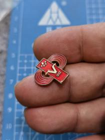 中华人民共和国第五届运动会徽章（1983年红色版）