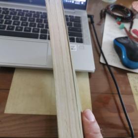 镜中瑕疵：我的自画像