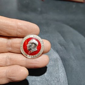 毛主席小像章，四个伟大，品相如图