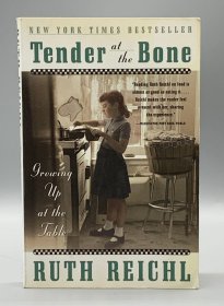 在厨房里、在餐桌边成长  Tender At The Bone - Growing Up At The Table by Ruth Reichl  (美食与烹调) 英文原版书