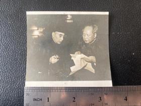 新闻照片：毛主席和林彪
