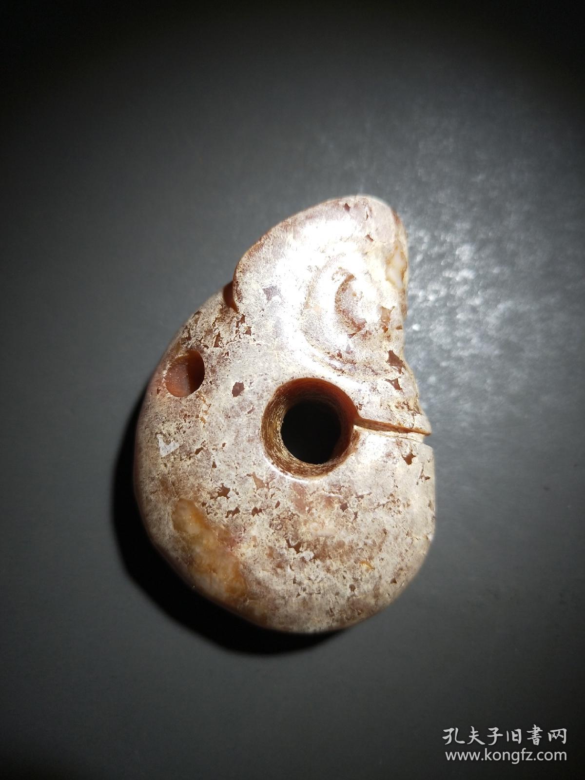 红山玉猪龙一个