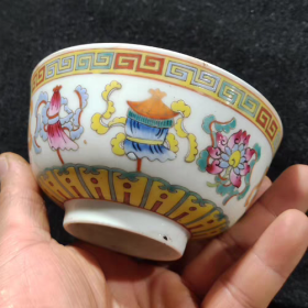 清粉彩八宝纹碗