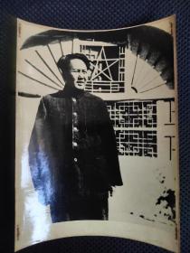 早期毛泽东主席在延安窑洞老照片，泛银