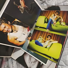 谢霆锋 十年典藏写真 有14张卡 附一张CD 大12开画册 品佳如图