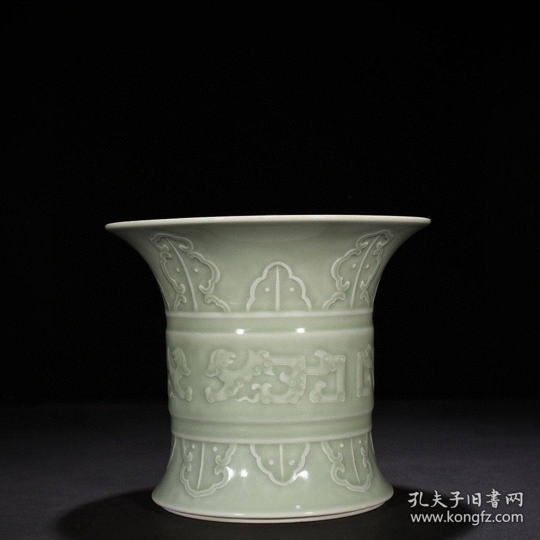 瓷器 清乾隆粉青釉刻螭龙纹束腰笔筒 19*22厘米