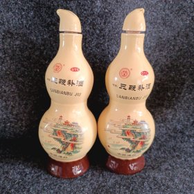 漂亮的瓷器葫芦酒瓶，两只做摆件，很漂亮。