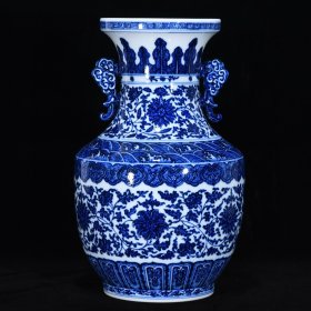 清乾隆青花缠枝莲纹双耳瓶，高37厘米，直径23厘米