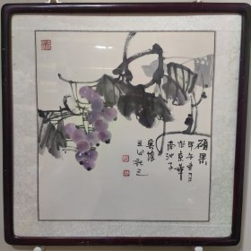 军旅画家 冯立公 先生旧作精品 （硕果）原装旧裱 带框 保真出售，军旅画家，79年对越作战二等功臣。现为中国水墨艺术研究院院士，北京南海画院专职画家，白石书画艺术院名誉院长，中国书画收藏家协会会员，国家一级美术师。作品多次参加省市及全国书画大展并获奖。国画作品被澳大利亚、中国美术馆、湖南画院、韶山图书馆等国内外艺术机构及海内外友人收藏，是当代最具实力派画家。