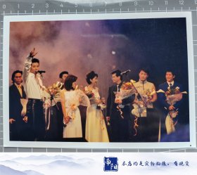 黎明 郭富城 罗中旭 苏永康等合照1张，杂志社原版 实物拍摄有现货独一份，要了可以直接下单。 抽屉6-2-043