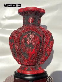 剔红漆器赏瓶 满工雕刻花鸟，包浆浓厚，带底座一套！
