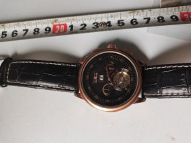 全自动大盘手表，摇动走不包准，如图