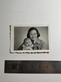 老照片-----1957年《宝宝和母亲》！