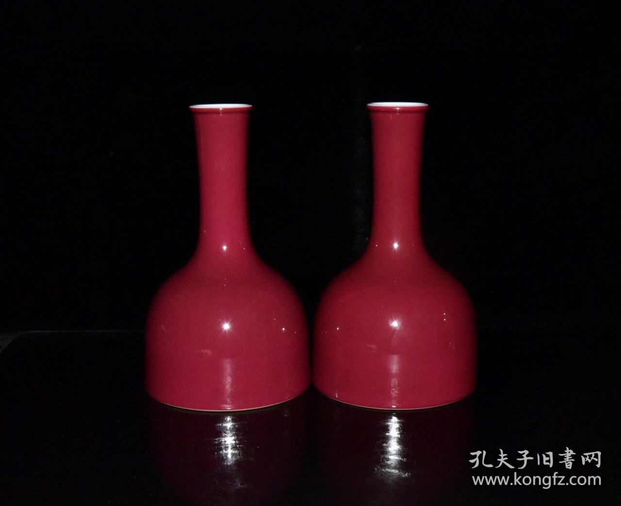 清雍正胭脂红釉摇铃瓶一对【20.2×12cm】