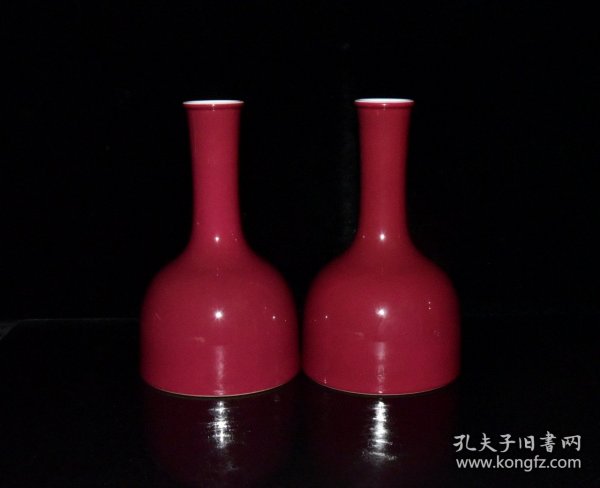 清雍正胭脂红釉摇铃瓶一对【20.2×12cm】