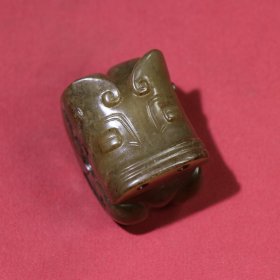 旧藏和田玉商周时期熟坑猪龙把件