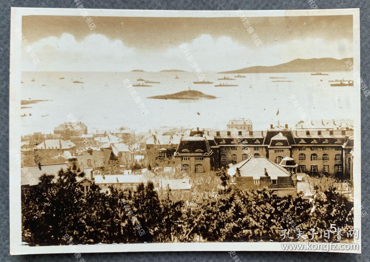 【青岛旧影】抗战时期 从观象山远眺胶澳总督府大楼建筑群及小青岛等风景 原版老照片一枚
