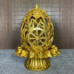 珍藏纯铜鎏金藏传莲花八宝转运炉，高20.8厘米，长14.8厘米，重1124克，