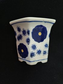 青花花卉纹六棱花盆【怀旧收藏】【老物件儿】【八九十年代】【口沿直径9.5厘米，高9厘米】·