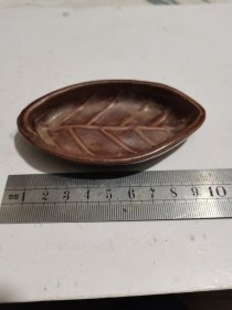 树叶形瓷小笔洗9.6厘米的，如图