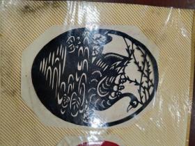 新中国民俗剪纸~肥鹅戏水，黑红两个，每个尺寸:14cmx10.5cm