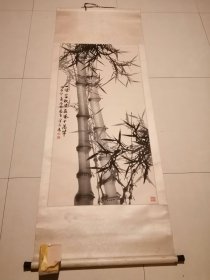 名家余新志的代表作墨竹（另附别处直播间介二戳图）。 另若下单，另赠余老的一幅梅花软片（2斗方）或他的书法见图
