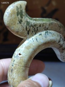 红\山文化玉龙C型龙玉猪龙，红山玉龙号称中华祖龙，华夏第一龙，是五千年前新石器晚期文明的代表，高古图腾，礼器。 规格: 高8.0*粗1.8cm，76g