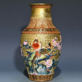 《精品放漏》乾隆浮雕瓶——清代瓷器收藏