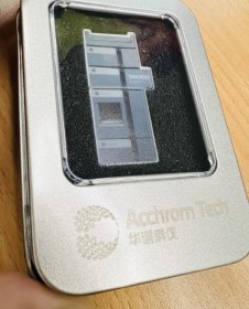 华谱科仪 acchrom-tech 定制 32G U盘 实际可以用约29.2G S6000多功能色谱仪造型 异形款
礼盒装
本品不议价不包邮，发货后不退换。不包官方小瑕疵。