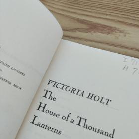 VICTORIA  HOLT  THE  HOUSE  OF  A  THOUSAND  LANTE,原版英文书